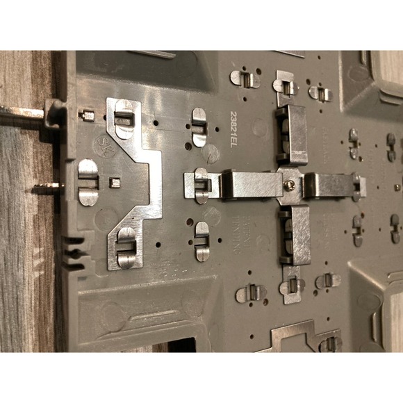 Lionel 6-12019 O-gauge/O-27 FasTrack 90-degree Crossing Track Section - Picture 9 of 10